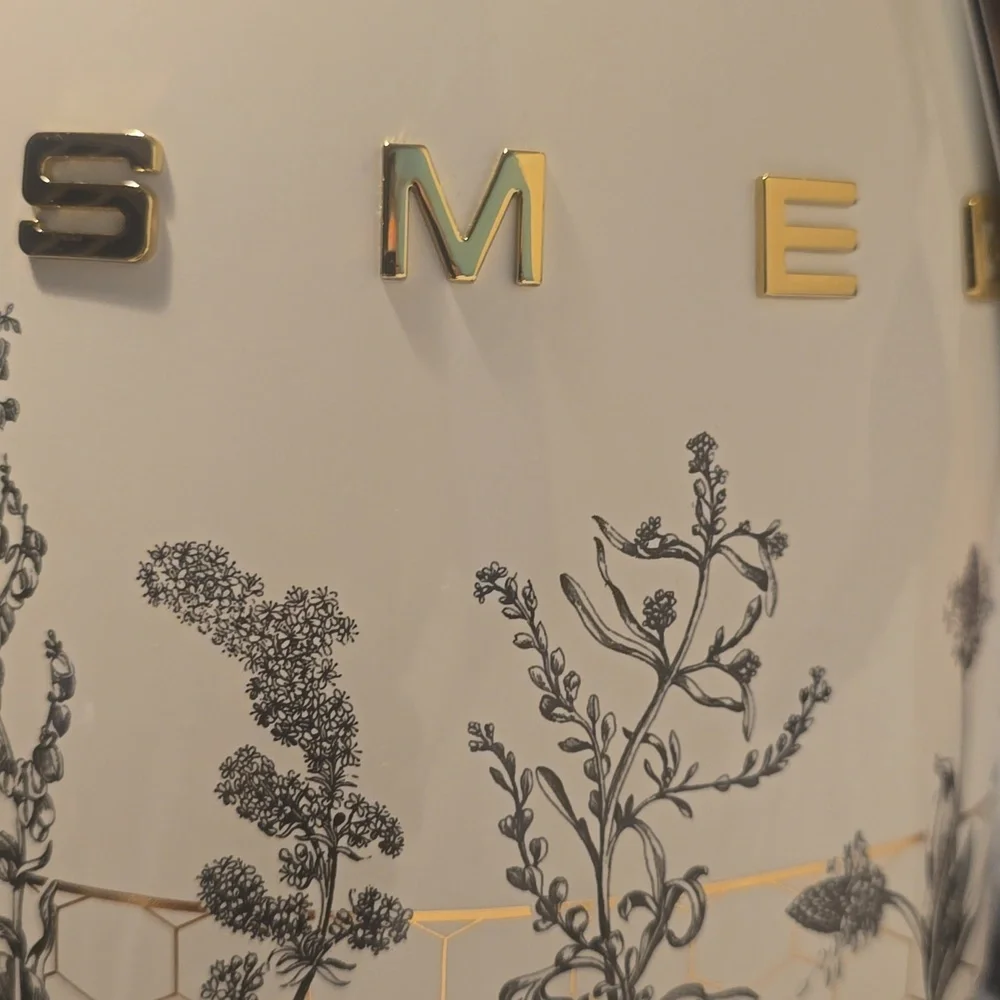 BESTSELLER SMEG Honeycomb Electric Kettle